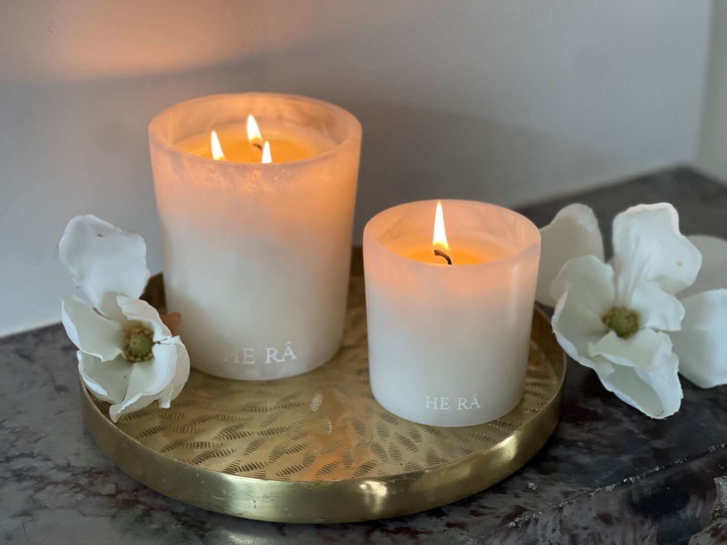 Bougie en albâtre artisanale avec parfum de Grasse